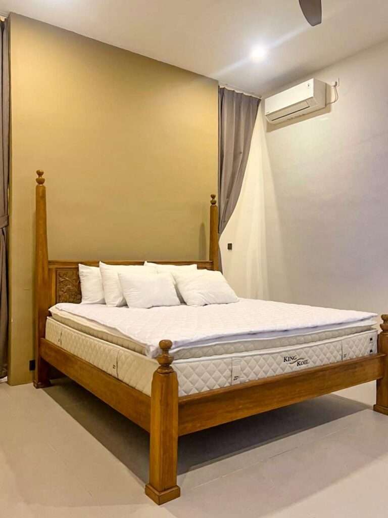 Main bedroom with the teak four-poster